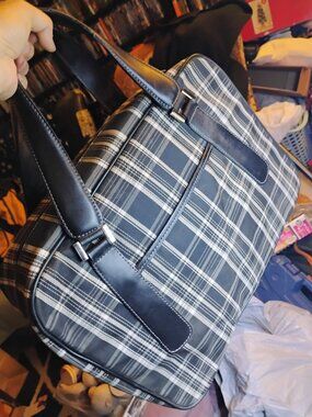 Pre-owned amenity traveling bag